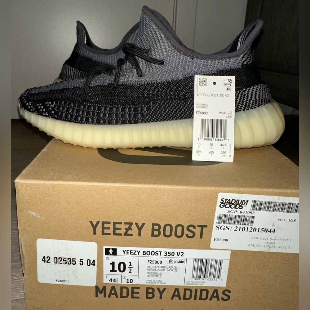 Yeezy Boost 350 V2 'Carbon' - Mens 10.5